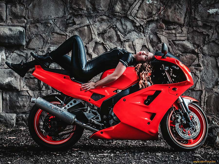 Beautiful girl Beautiful girls and motorcycles in Nanchang