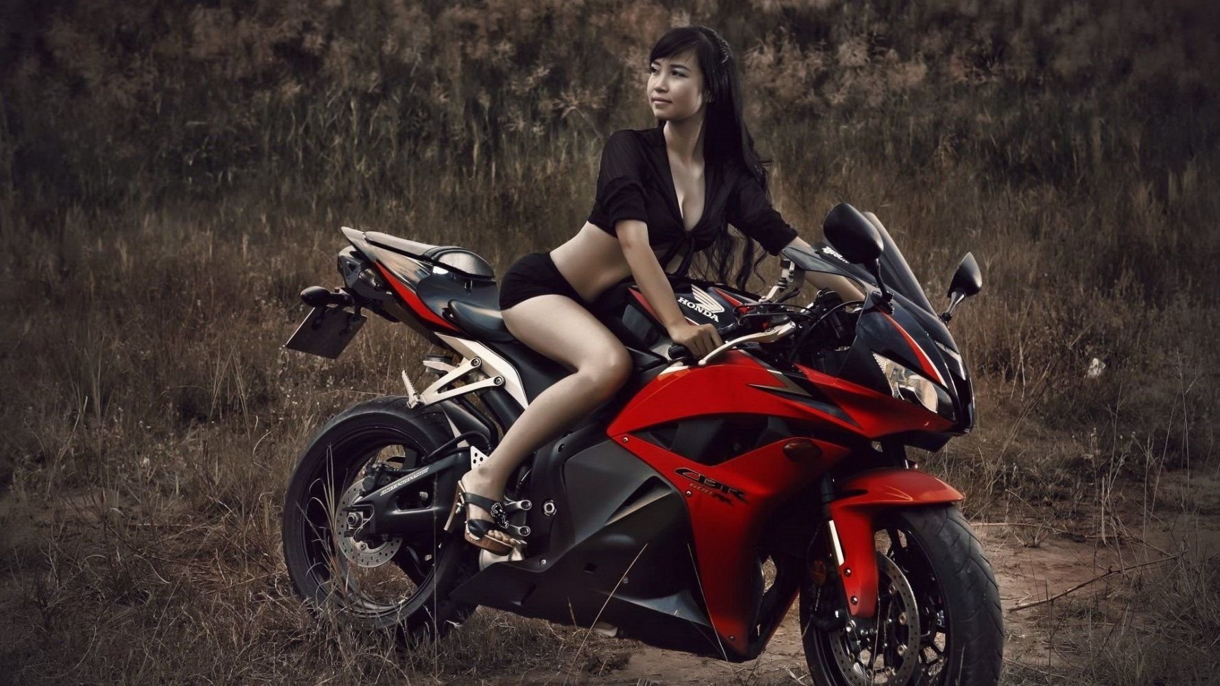 Fitness girls and bikes in Nanchang