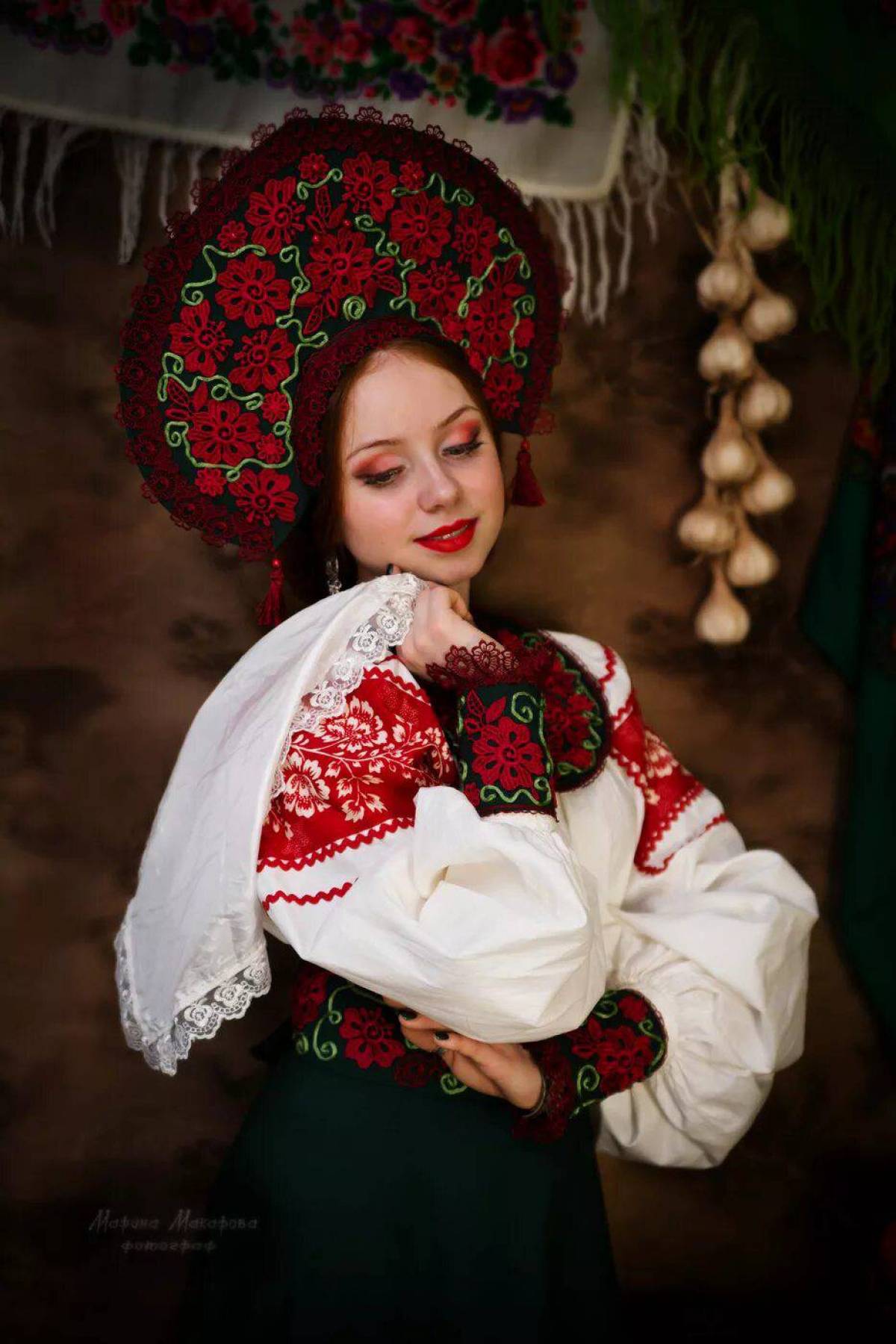 Women in Slavic costumes underwear in Nanchang
