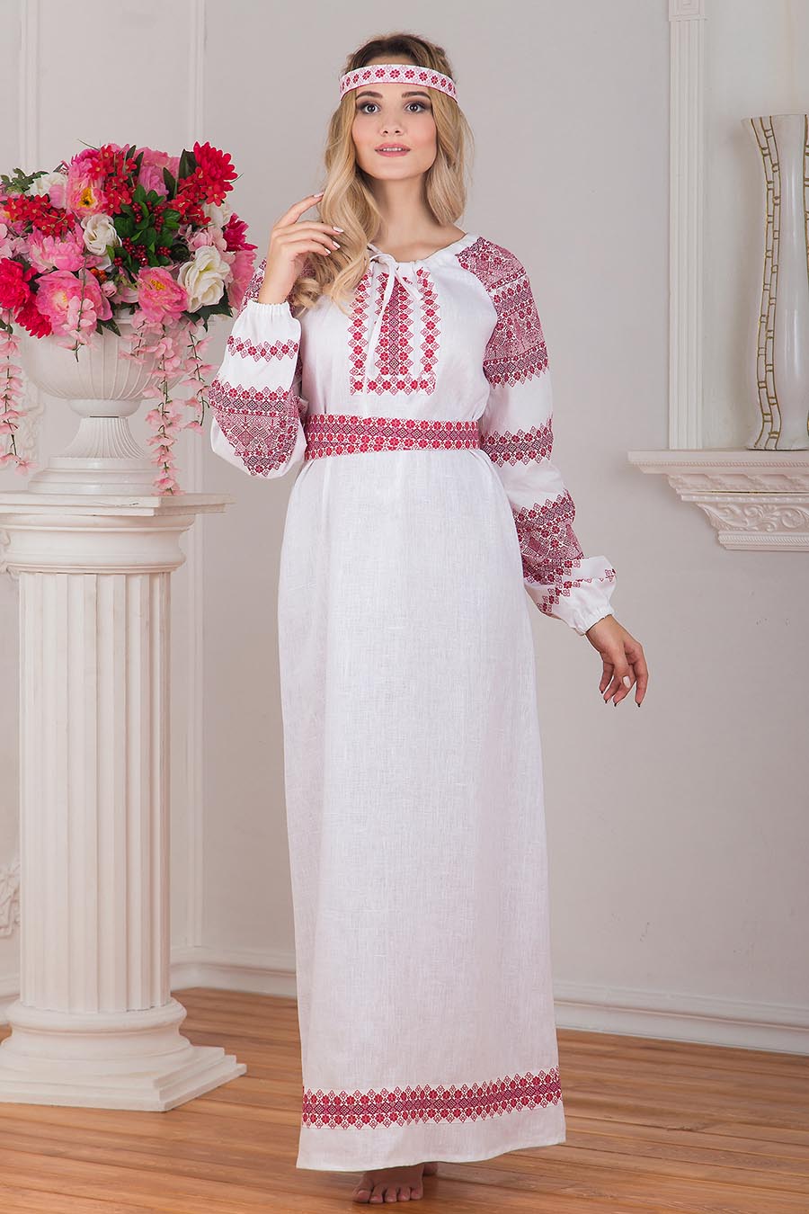 Women in Slavic costumes in Nanchang