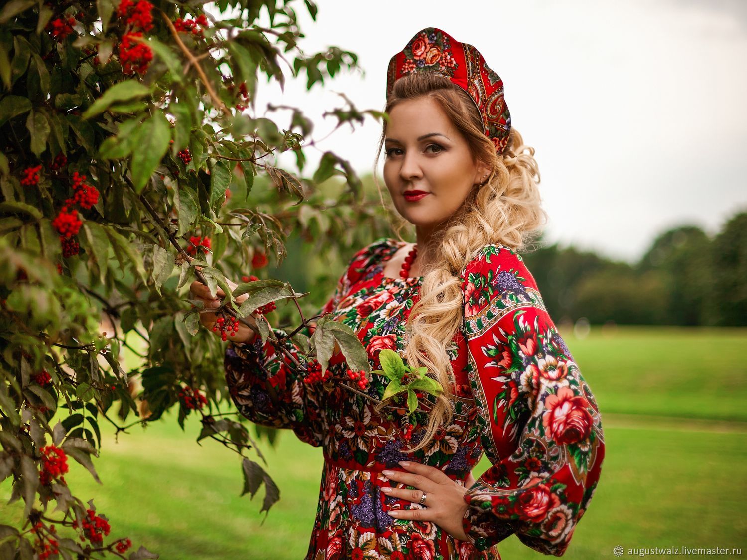 Women in Slavic costumes in Nanchang