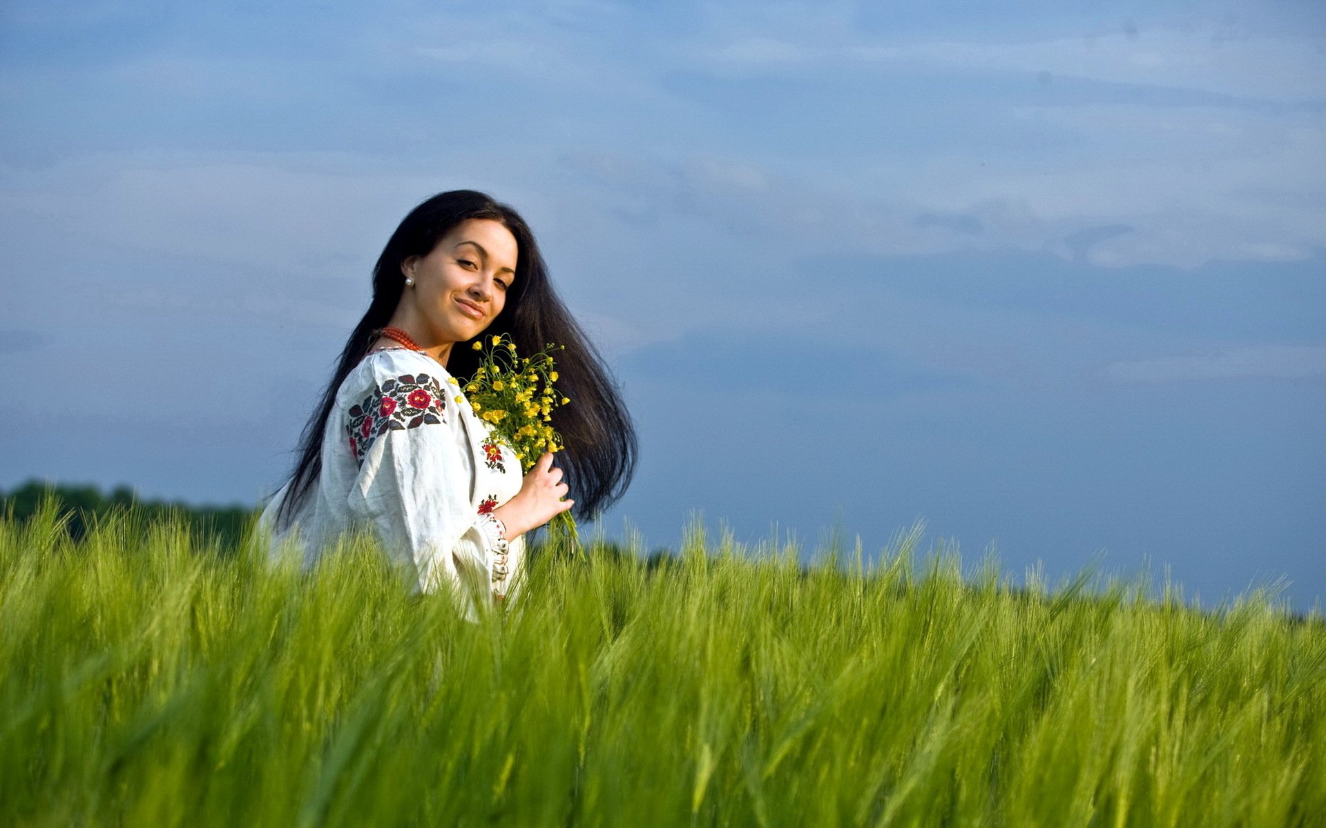 Girls in Slavic costumes in Nanchang